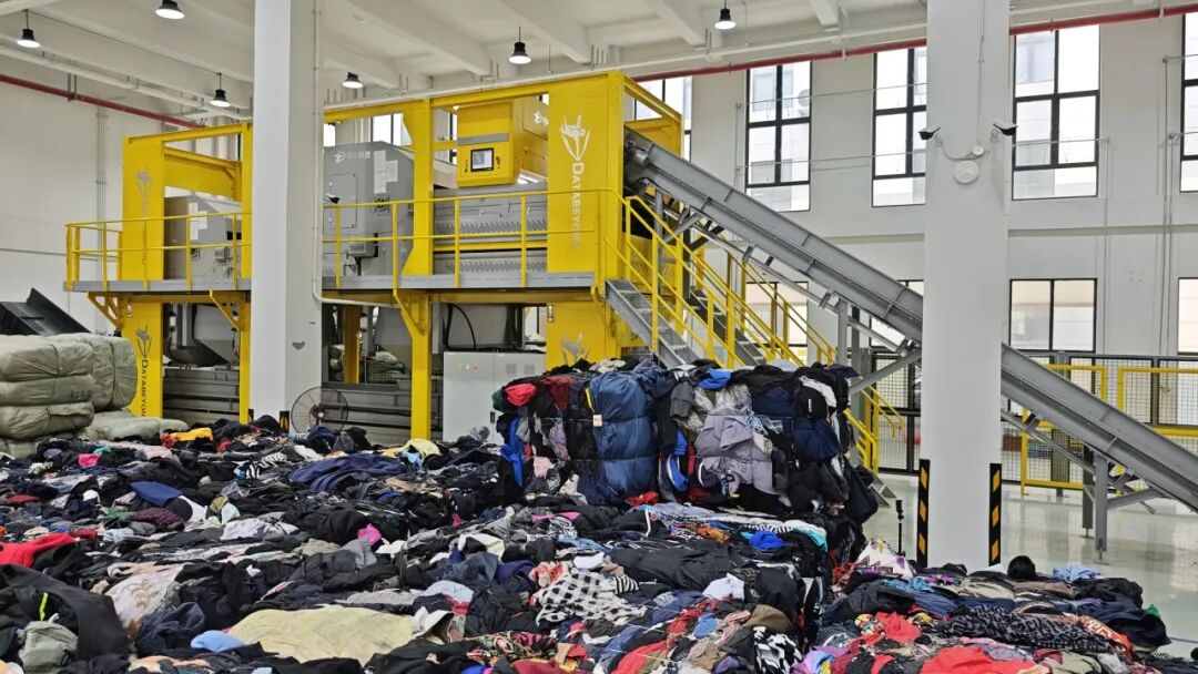 废纺怎么分？中国首条全自动废纺分拣线在绿色分拣中心投入使用